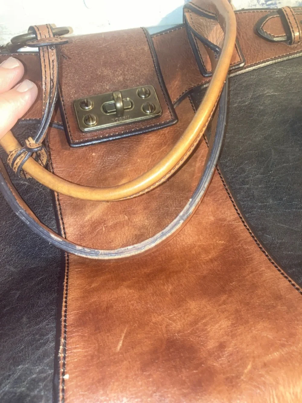 Genuine Fossil Vintage Two-Tone Brown & Dark Brown Leather Travel Weekender Bag